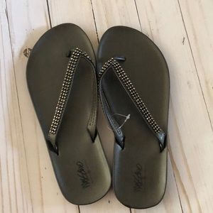 Mossimo flip flops